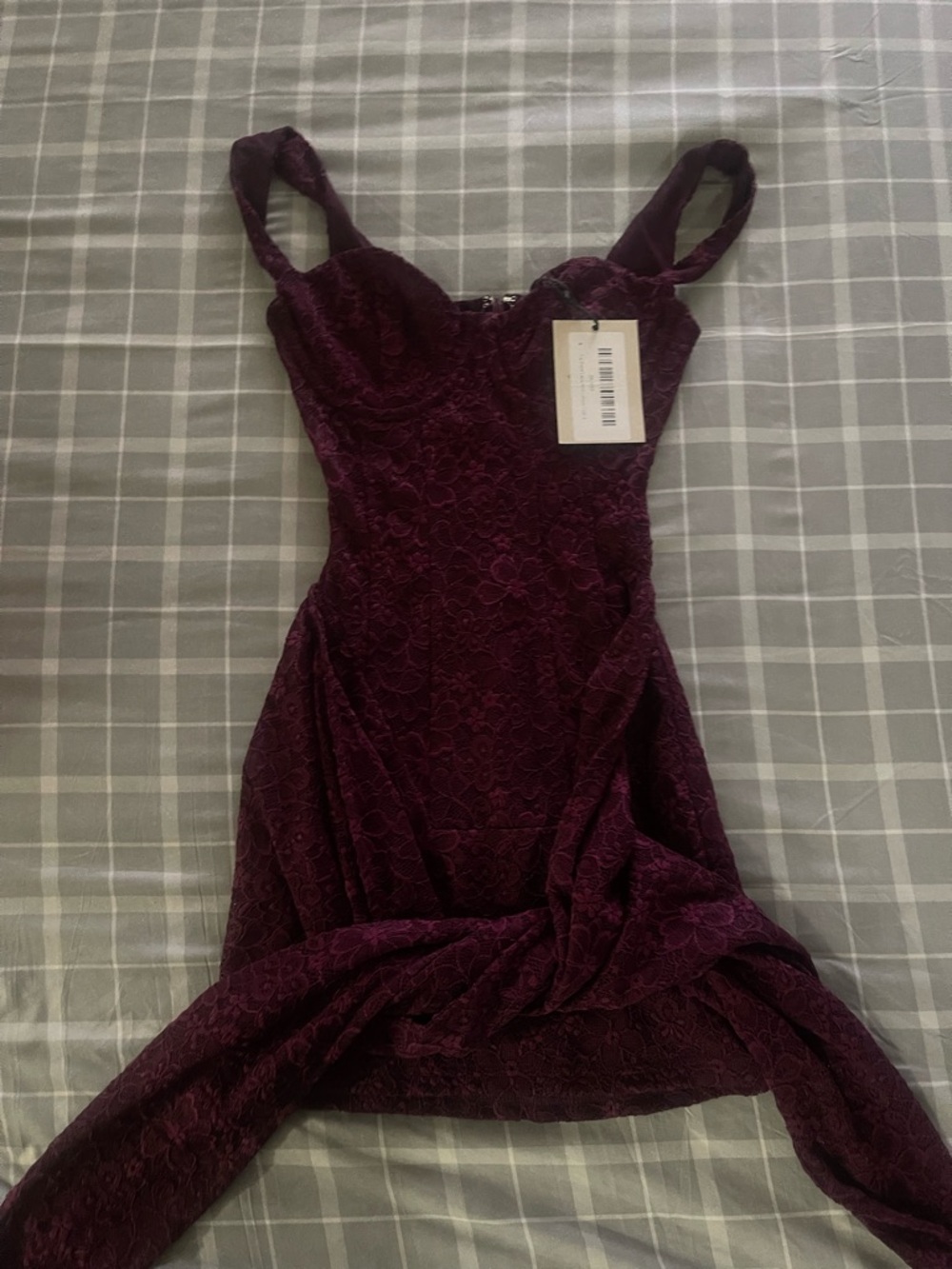 Women's Lace Mini Dress in Burgundy - Elegant Sleeveless Cocktail Dress